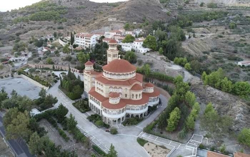 Ο Αρχιεπίσκοπος Κρήτης στην Αίγινα για την εορτή της Ανακομιδής των Ιερέων Λειψάνων του Αγίου Νεκταρίου.