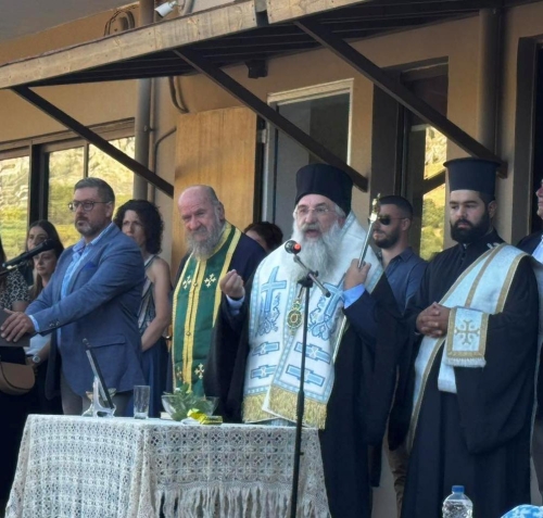 Αγιασμός από τον Σεβ. Αρχιεπίσκοπο Κρήτης κ. κ. Ευγένιο για την έναρξη της νέας σχολικής χρονιάς στο 1ο Δημοτικό Σχολείο Αρχανών