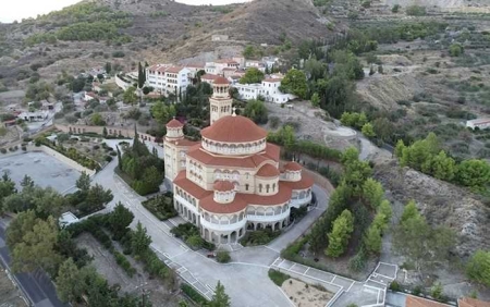 Ο Αρχιεπίσκοπος Κρήτης στην Αίγινα για την εορτή της Ανακομιδής των Ιερέων Λειψάνων του Αγίου Νεκταρίου.